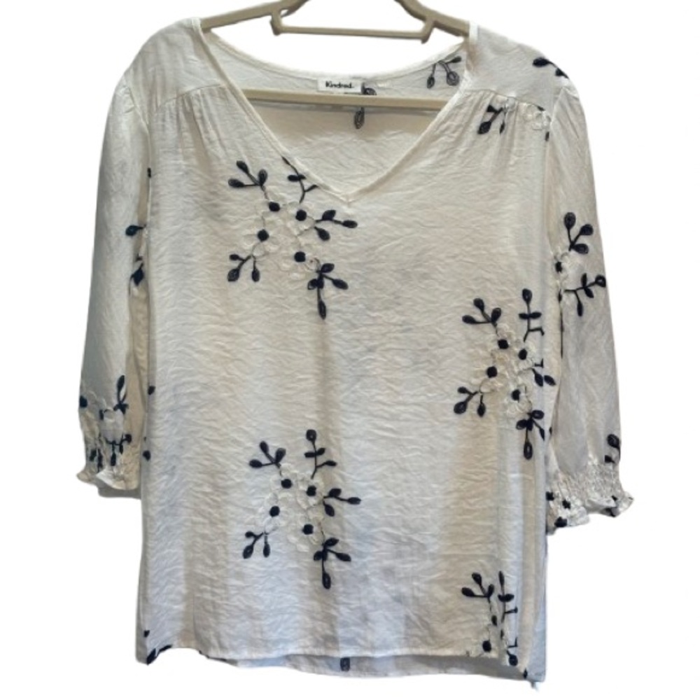 NWT Anthropologie Kindred White Blouse with Navy Floral Embroidery Size M